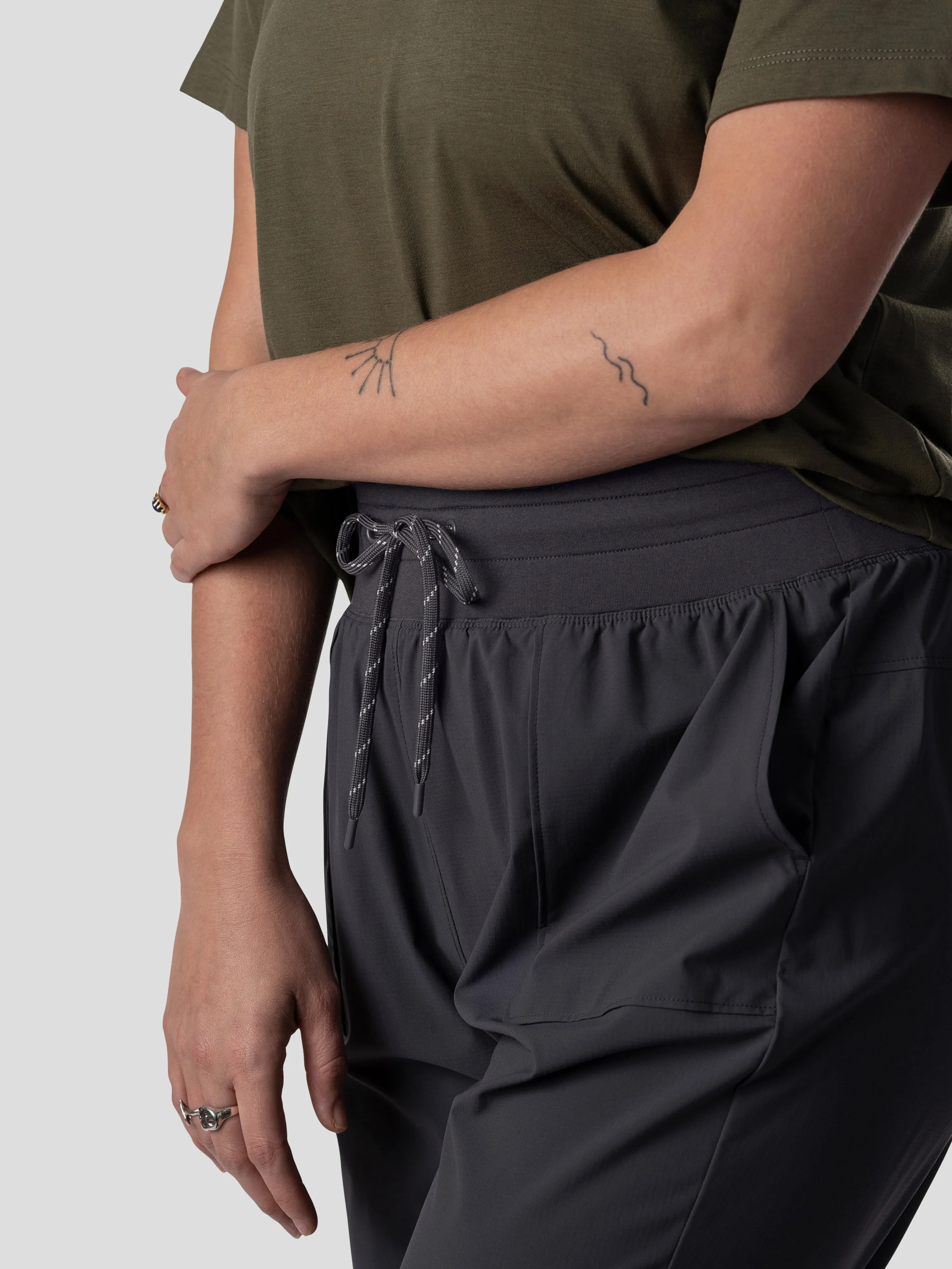 W's Airflow Windshell Jogger - Charcoal